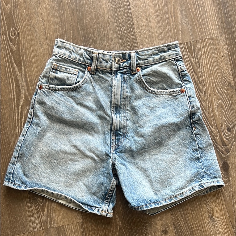 Zara high waisted mom fit Light Blue Denim Shorts size 2